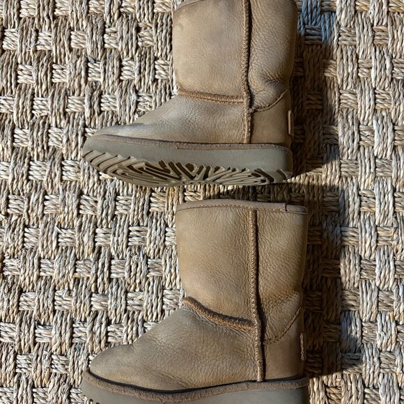 UGG Toddler's Classic Boot in Chestnut - Picture 6 of 10